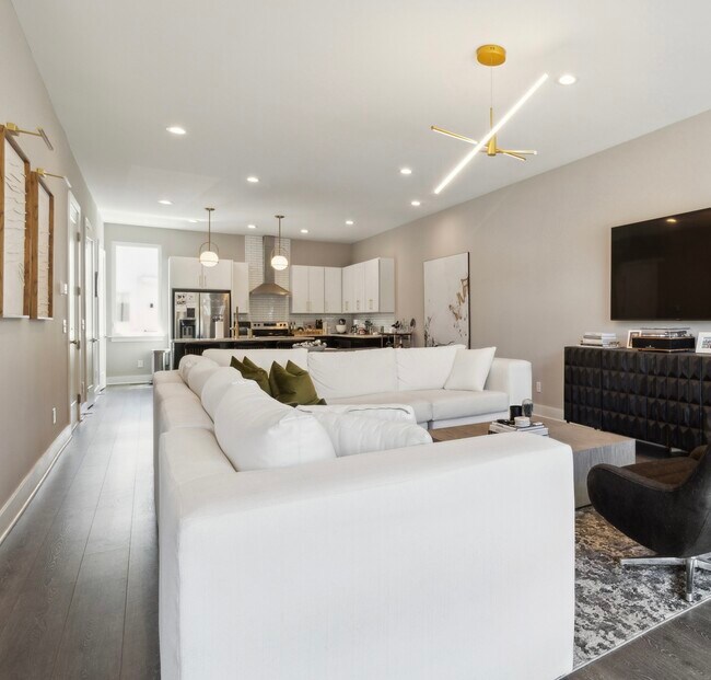 Building Photo - 1300 Lischey Ave