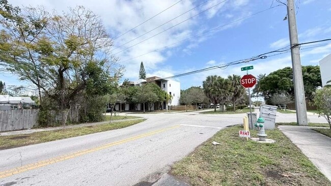 Building Photo - 1702 McKinley St
