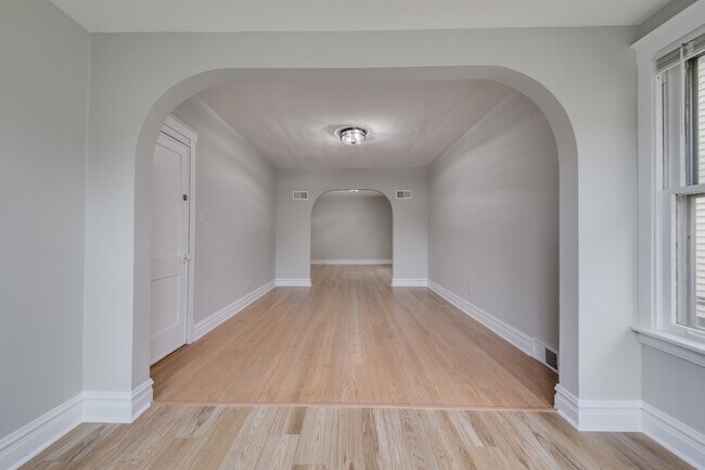 Building Photo - 6228 W Berenice Ave