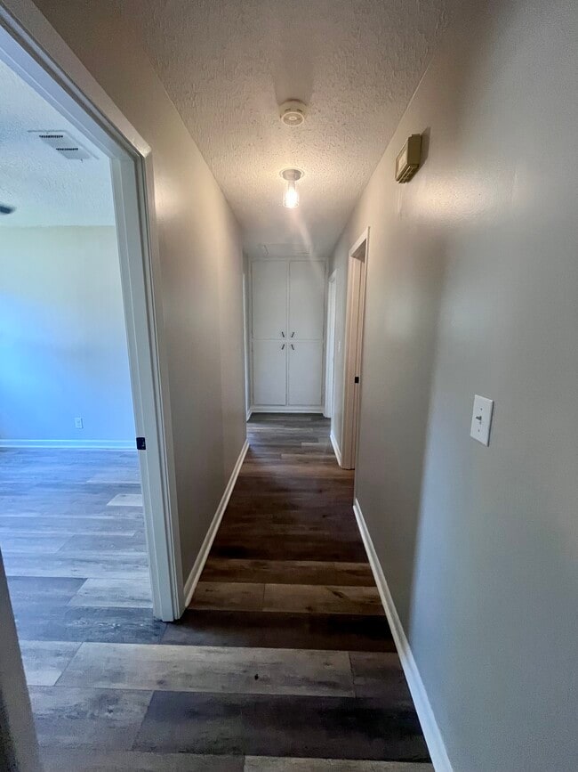 Building Photo - 609 Hemlock St