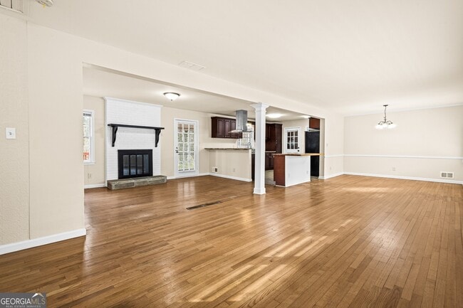 Building Photo - 816 Valley Creek Dr