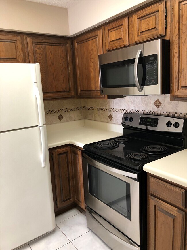 Building Photo - 921 Marine Dr