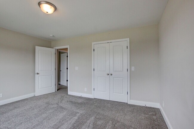 Building Photo - 230 Cotoneaster Ln