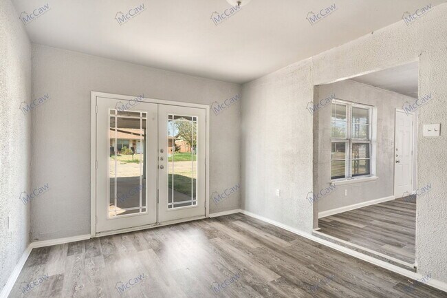 Building Photo - 811 Vogel St