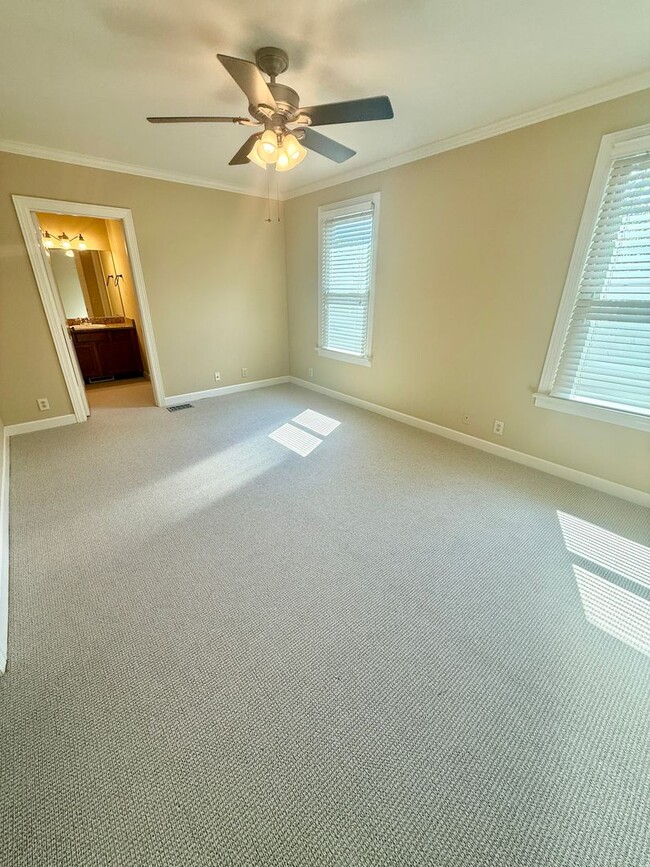 Building Photo - Green Hills living at its best. 2 BR 2.5 B...