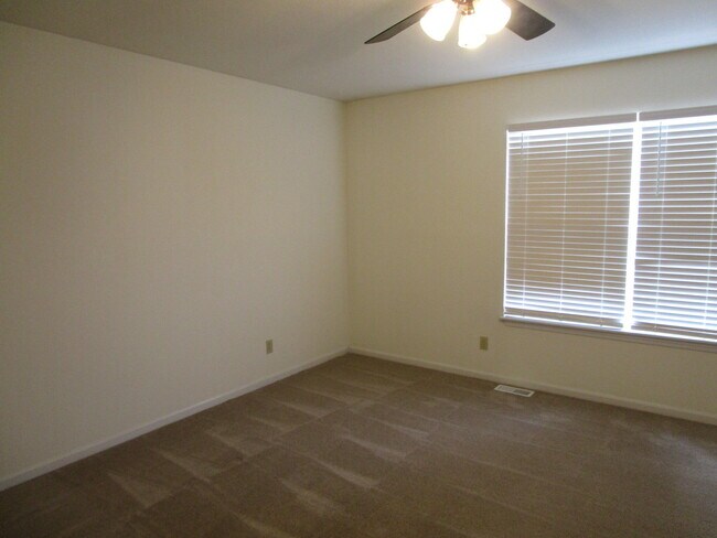 Building Photo - 2406 Calder Ct