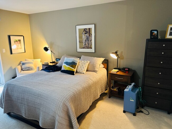 Building Photo - Charming Condo In the Center of Vancouver