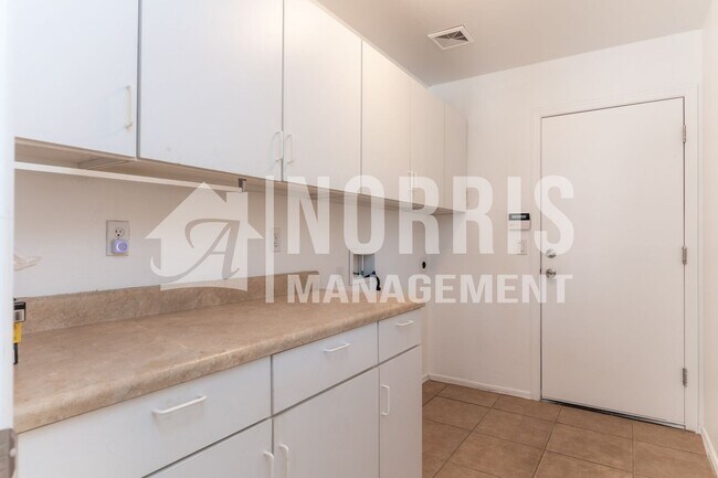 Building Photo - Large Home with Plenty of Room in Coolidge