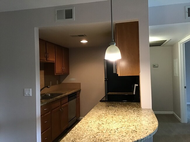 Building Photo - 1-Bedroom Condo in Ideal Tempe Location – ...