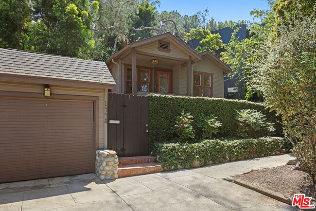 Building Photo - 1448 Angelus Ave