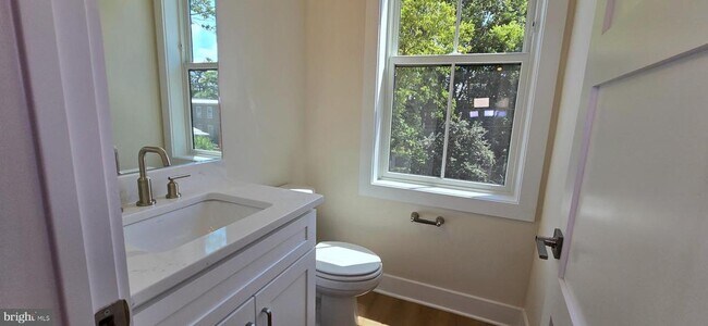 Building Photo - 412 Chapel Alley