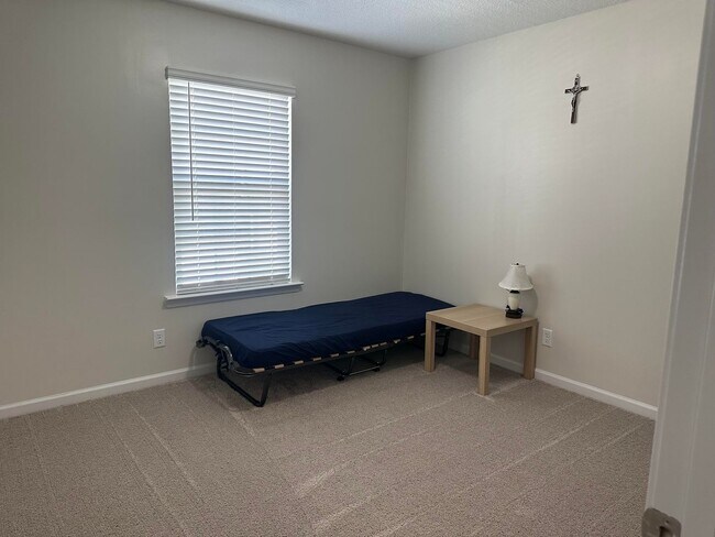 Building Photo - RATE DROP ALERT (was $2,550/month) AND SUM...