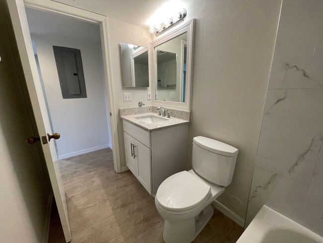 Building Photo - ANNUAL RENTAL - 2/2 CONDO IN ABBEY AT BERKSHIRE VILLAGE