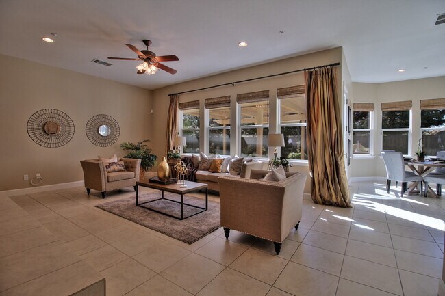 Building Photo - Beautiful 5BD/5BA Livermore Home with Huge Bonus Room and Full Downstairs Bedroom Suite!