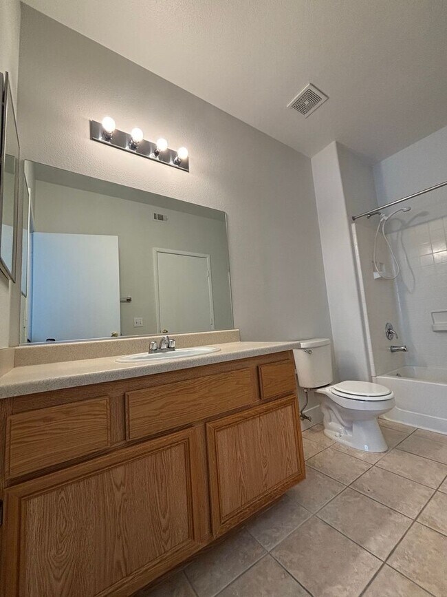 Building Photo - *CUTE 2 MASTER BEDROOM CONDO IN GATED COMMUNITY!!*