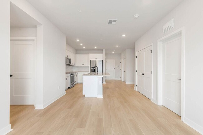 Building Photo - 6901 NE 184th Ln