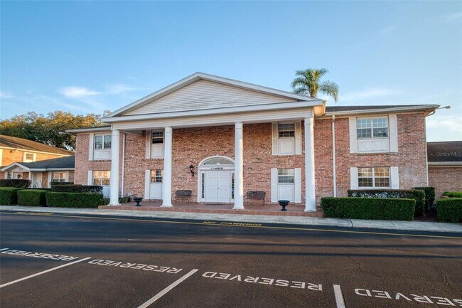 Building Photo - 4388 Lake Underhill Rd