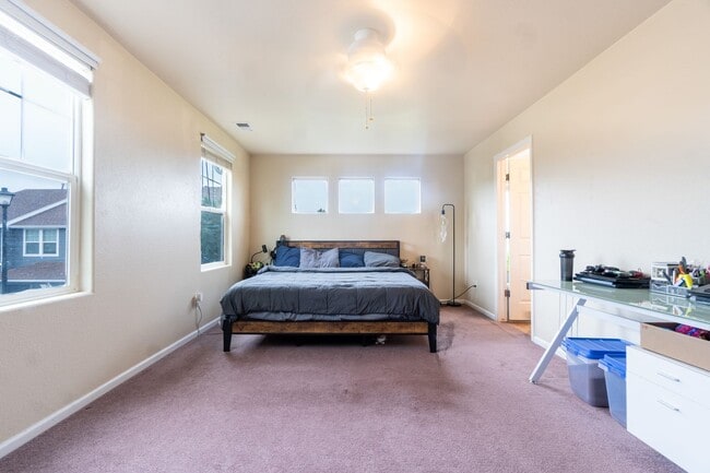 Building Photo - Obsidian View townhome for rent!