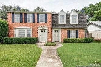 Building Photo - 2-BEDROOM ALAMO HEIGHTS DUPLEX