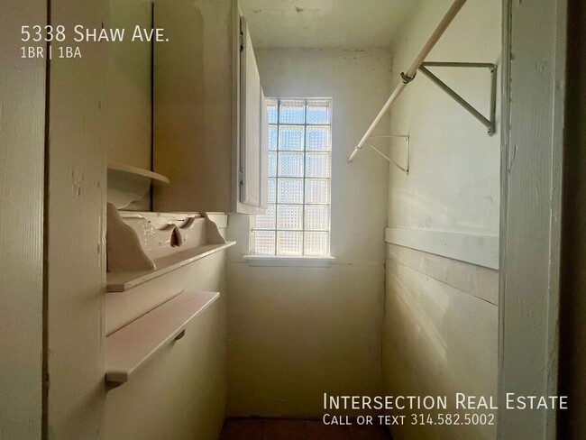 Building Photo - Spacious 1 Bedroom on The Hill, Easy Walki...