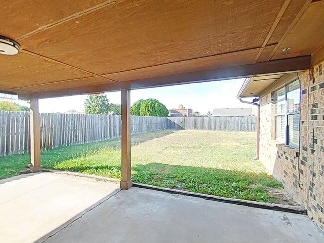 Building Photo - 4914 SE Hardin Ave
