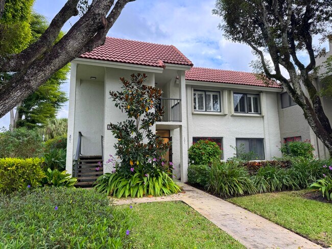 Building Photo - 5750 Fairway Park Ct