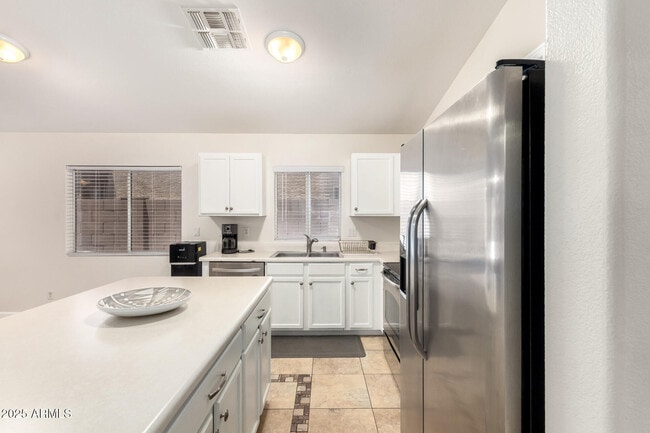 Building Photo - 1020 S Esmeralda