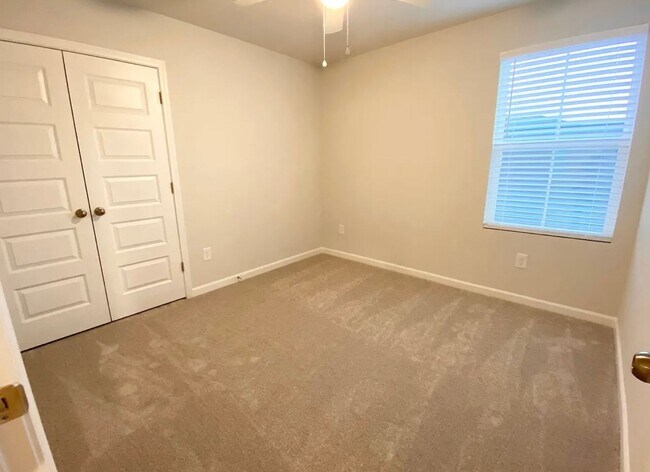 Building Photo - 4 Bed 3 Bath Single Family Home