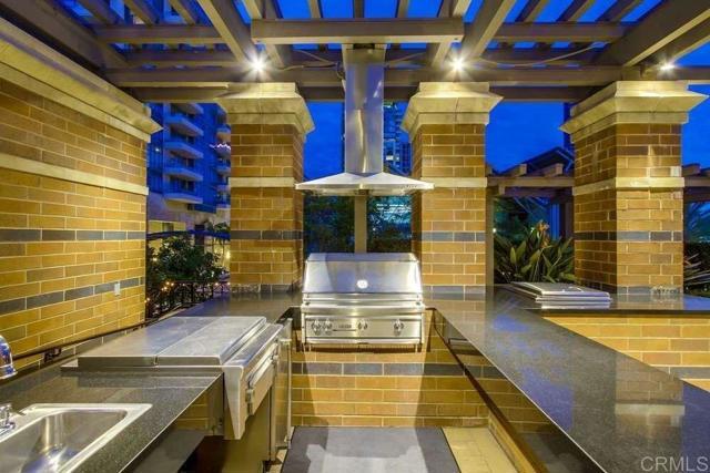 Building Photo - 500 W Harbor Dr