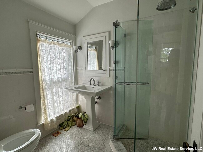 Building Photo - 9 Eddy St