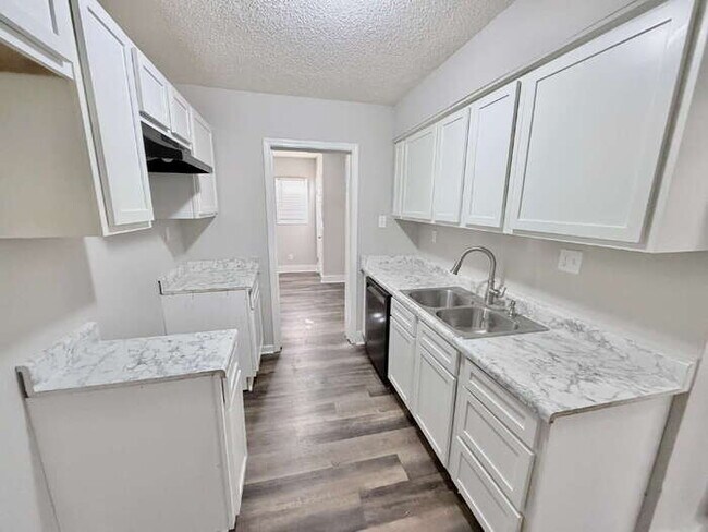 Building Photo - 101 E Davant Ave