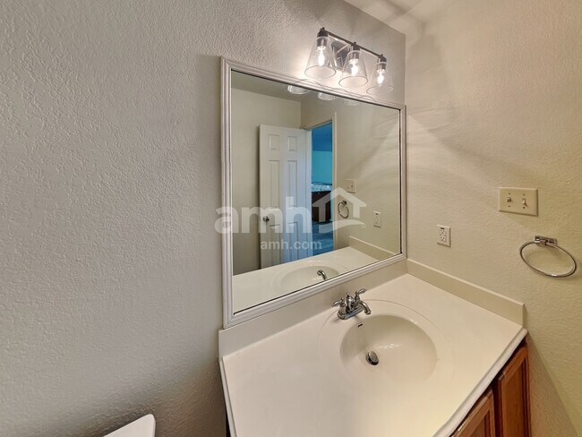 Building Photo - 132 Harness Ln