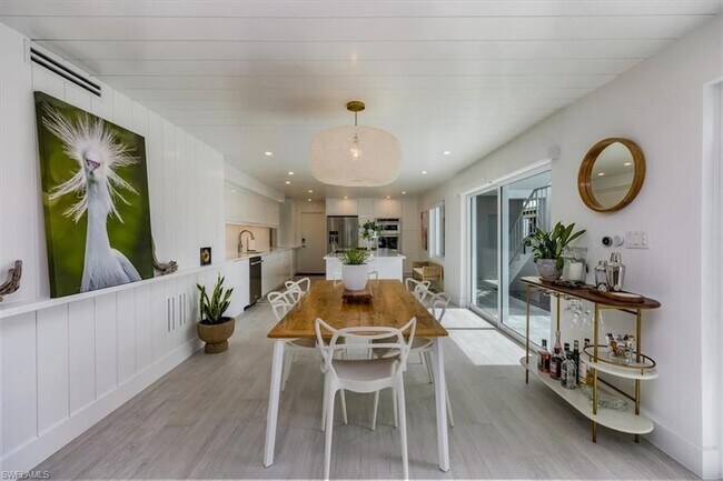 Building Photo - 1100 8th Ave S