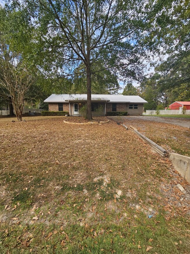 Building Photo - Home in East End