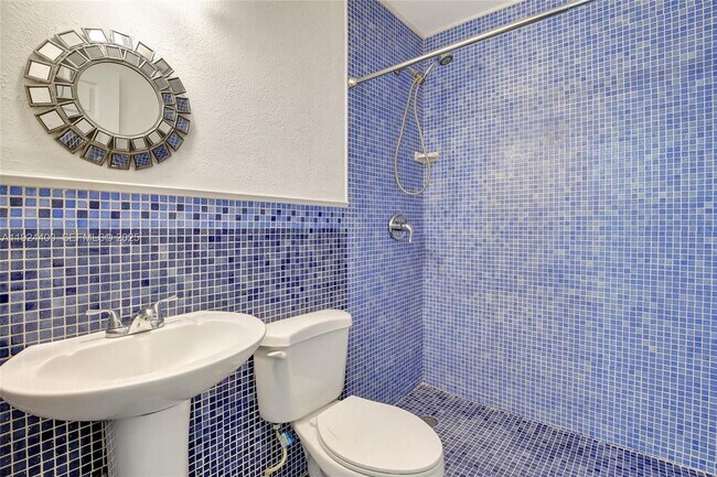 Building Photo - 9862 SW 145th Pl