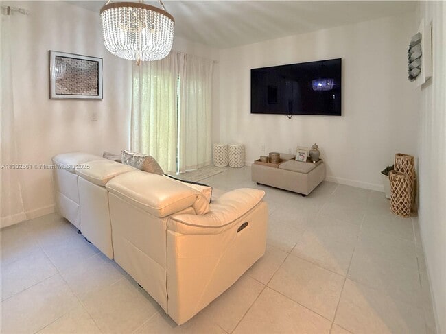 Building Photo - 1060 SE 26th Ter