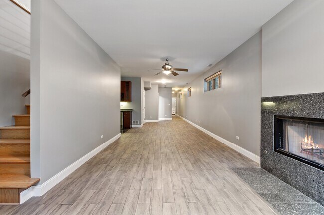 Building Photo - 516 N Claremont Ave