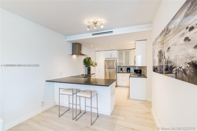 Building Photo - 3 Island Ave