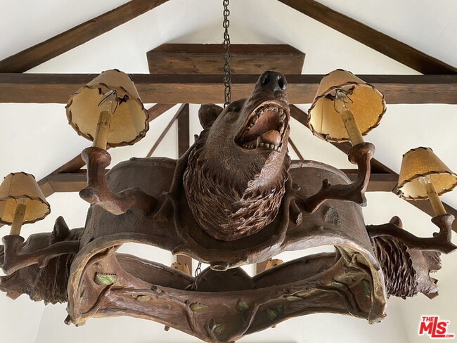 Building Photo - 2667 Lake View Terrace E