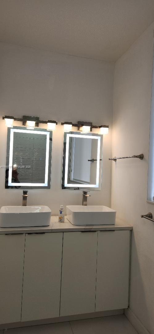 Building Photo - 1232 SW 17th Terrace