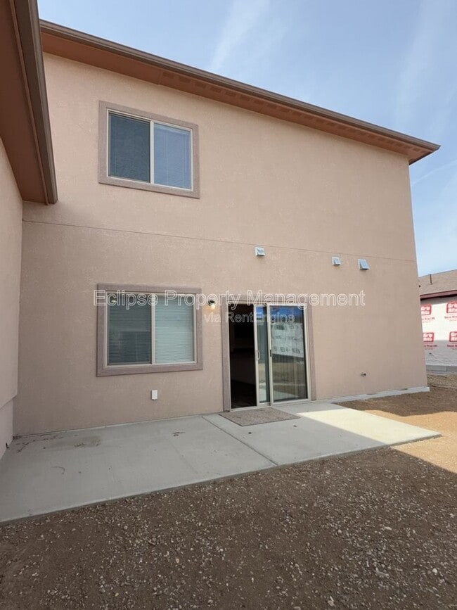 Building Photo - 250 Sasha St