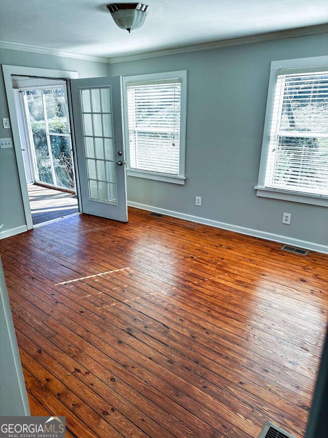 Building Photo - 1895 Francis Ave NW