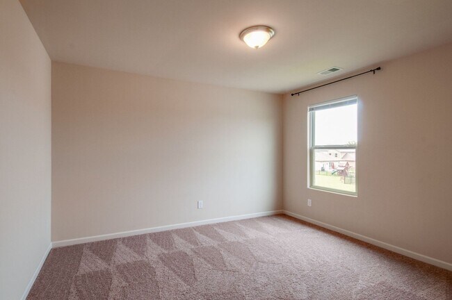 Building Photo - Gorgeous 4BR/2.5BA+Bonus executive home for lease in M'boro now! Triple Rockvale schools!