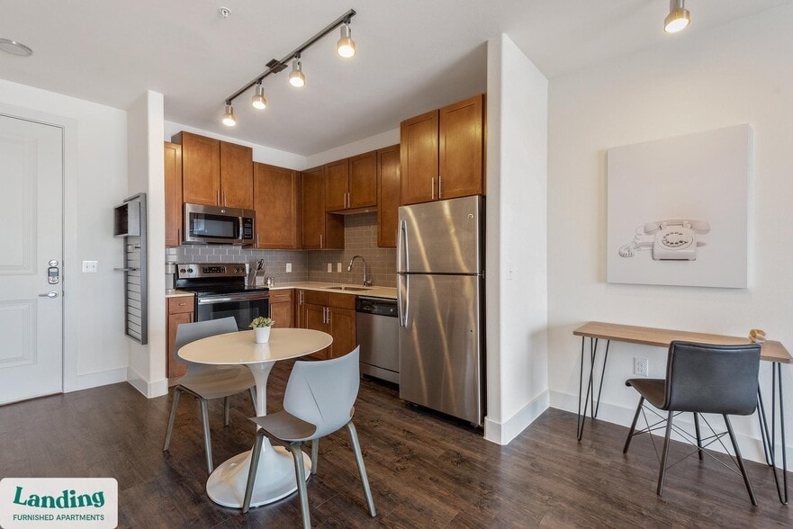 Building Photo - 5275 Town and Country Blvd