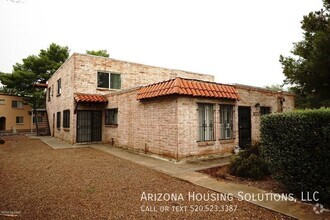 Building Photo - Great East Side Location Monte Catalina Es...