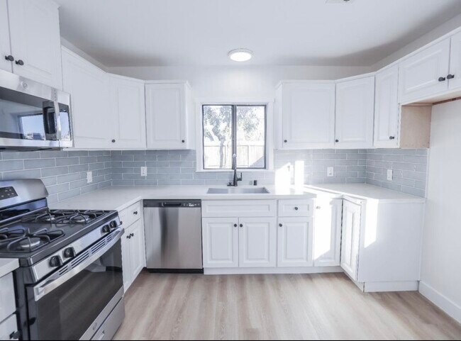 Building Photo - 5331 Bradford Dr