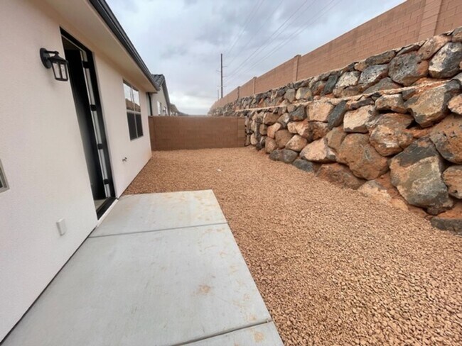 Building Photo - Beautiful Brio Home.