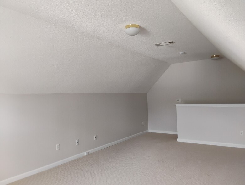 Front Room Over Garage - 734 Waterbrook Ln