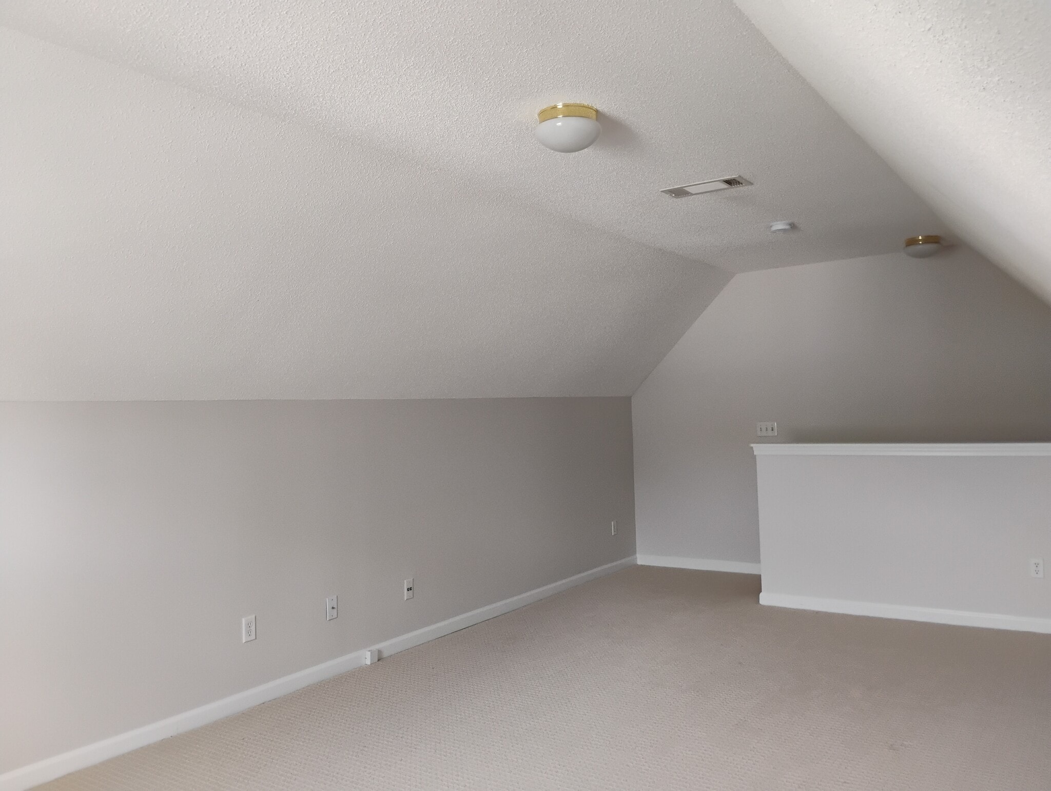 Front Room Over Garage - 734 Waterbrook Ln