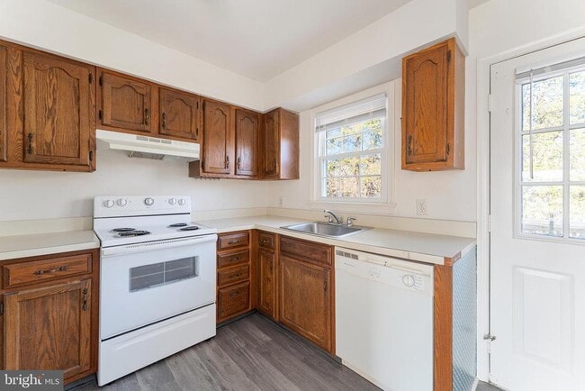 Building Photo - 2118 Kaiser Dr